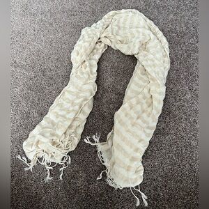 Elegant Cream Textured Scarf with Fringe